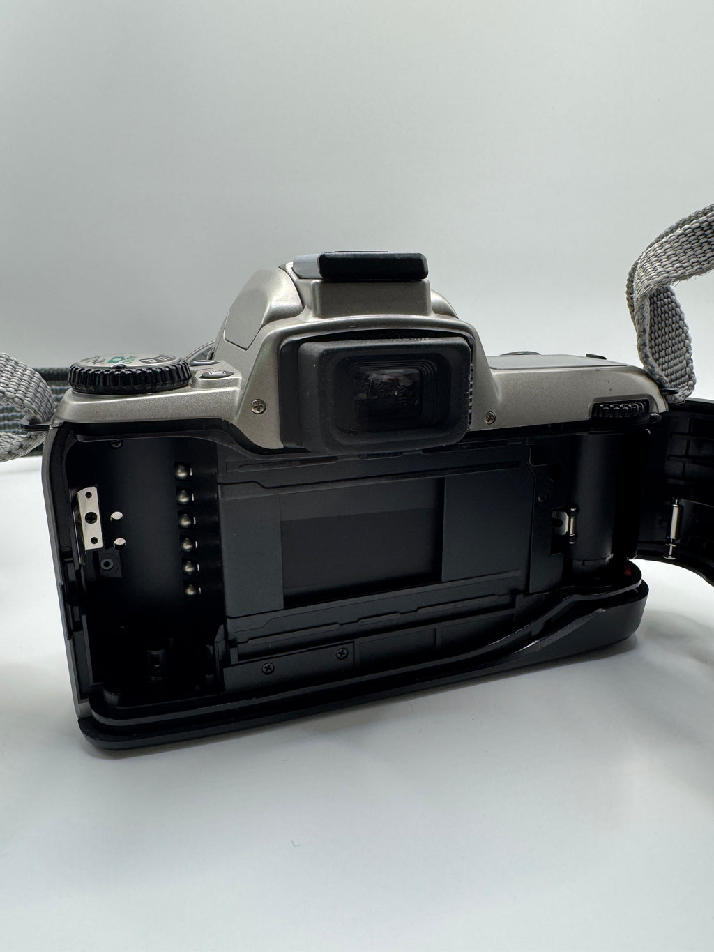 Nikon F65 (N65) 35mm Film Camera + Nikon AF Nikkor 28–100mm Zoom Lens Fully Tested | Excellent Condition | Ready to Shoot