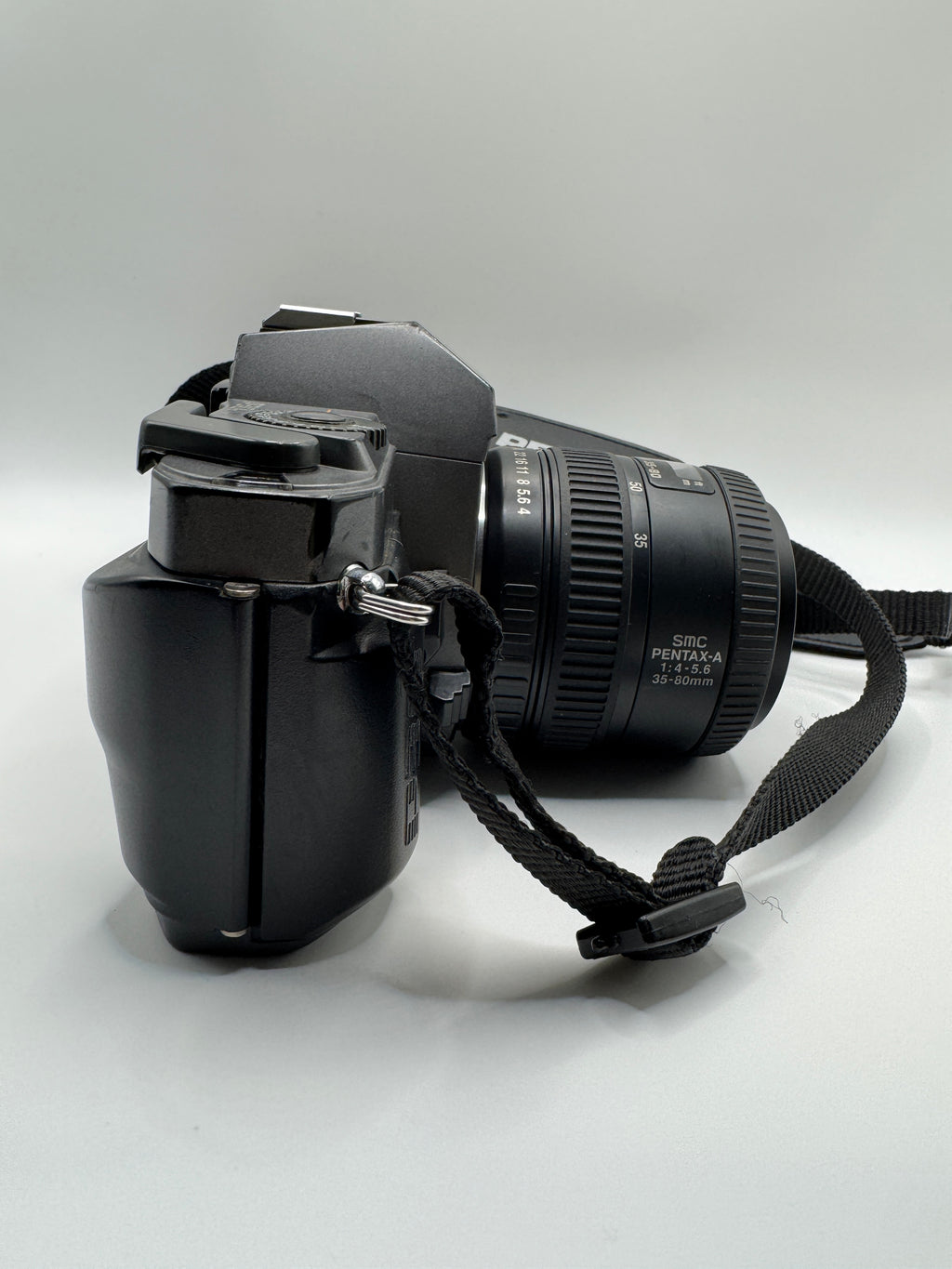 Pentax P30T 35mm Film Camera + Pentax 35–80mm f/4 Zoom Lens
Fully Tested | Excellent Condition | Ready to Shoot