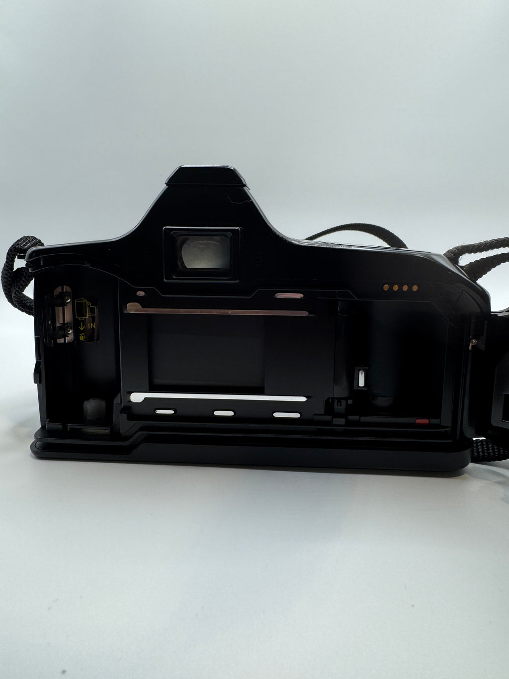 Minolta Dynax 3000i 35mm Film Camera + Minolta AF 35–70mm Zoom Lens
Fully Tested | Excellent Condition | Ready to Shoot