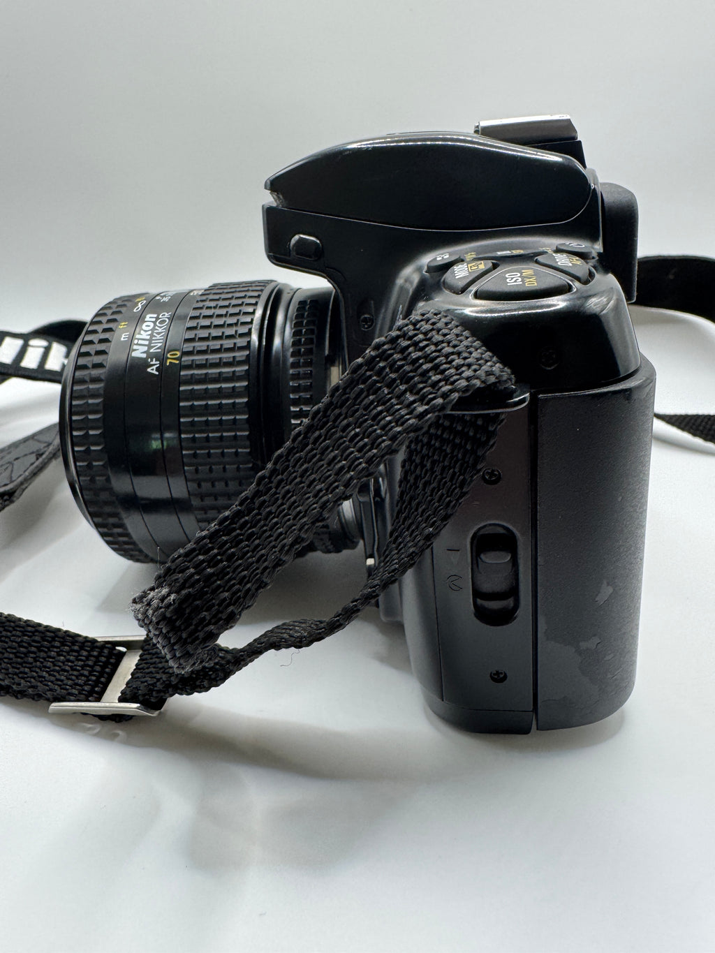 Nikon F-601 (N6006) 35mm Film Camera + AF Nikkor 35–70mm Lens
Fully Tested | Excellent Condition | Ready to Shoot