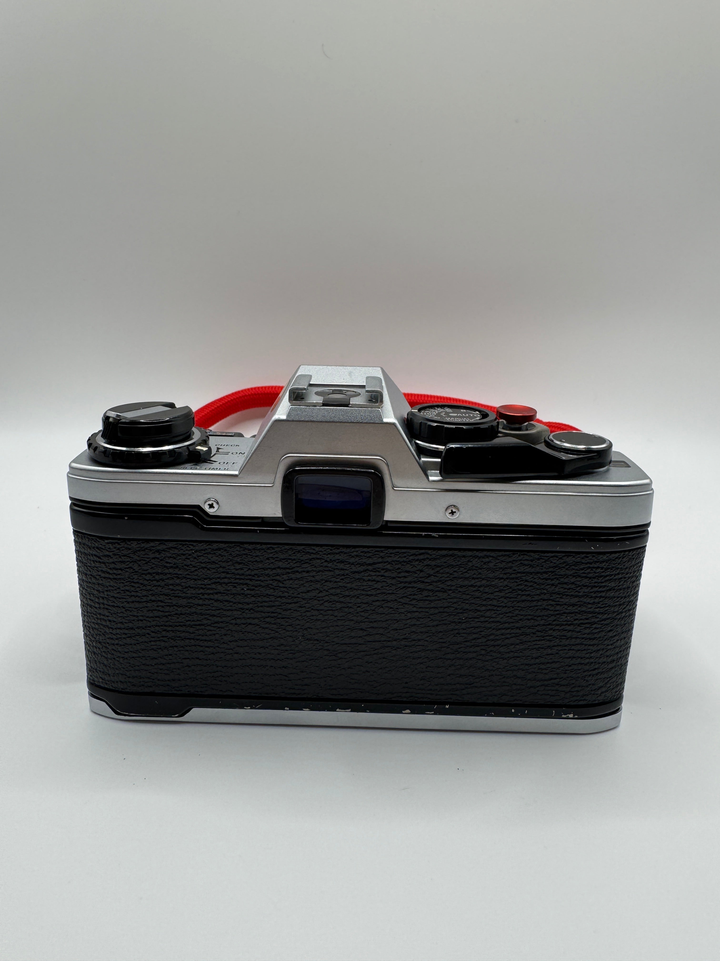 Olympus OM-10 35mm Film Camera + Zuiko Lens
Fully Tested | Excellent Condition | Ready to Shoot