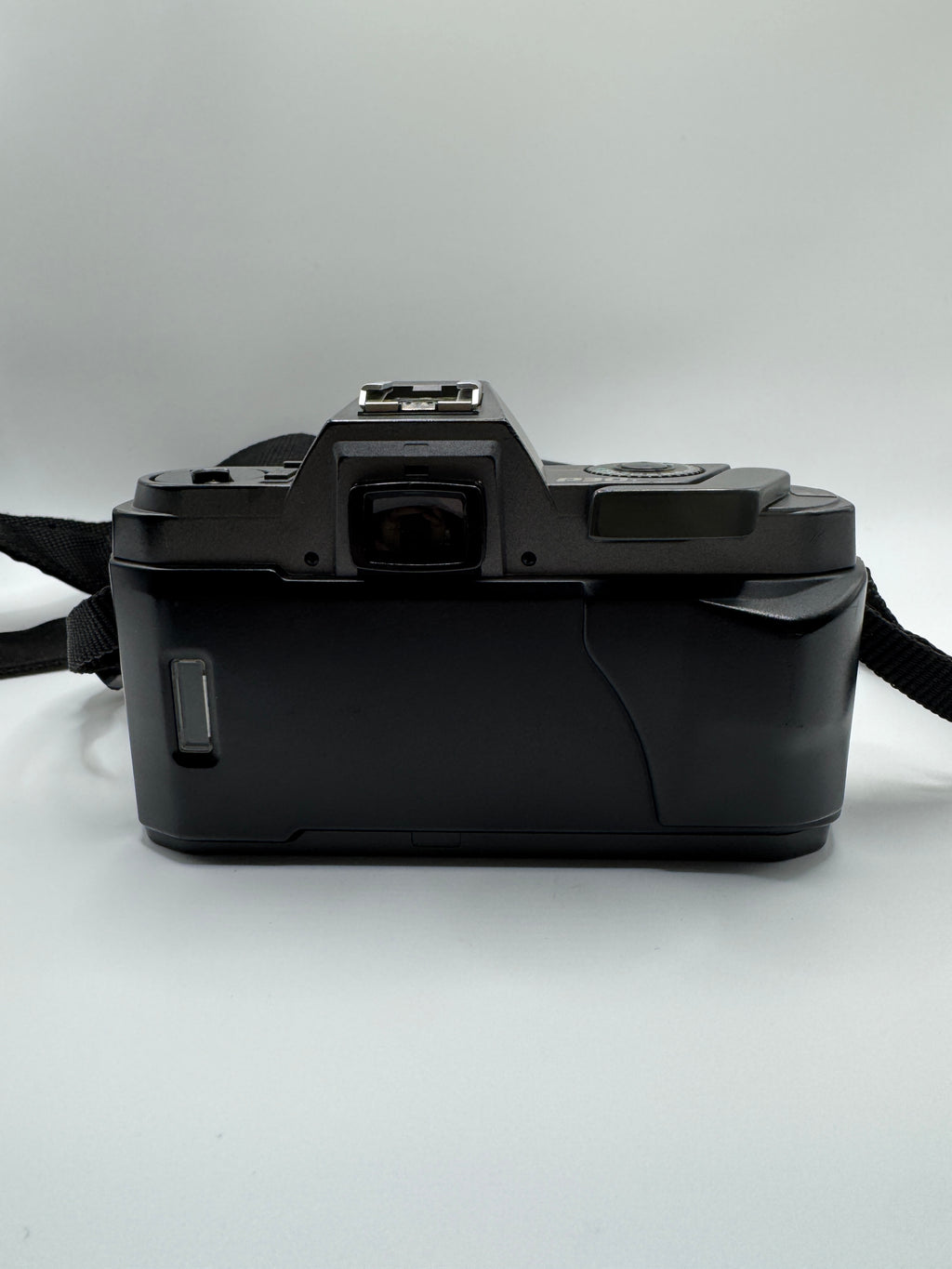Pentax P30T 35mm Film Camera + Pentax 35–80mm f/4 Zoom Lens
Fully Tested | Excellent Condition | Ready to Shoot