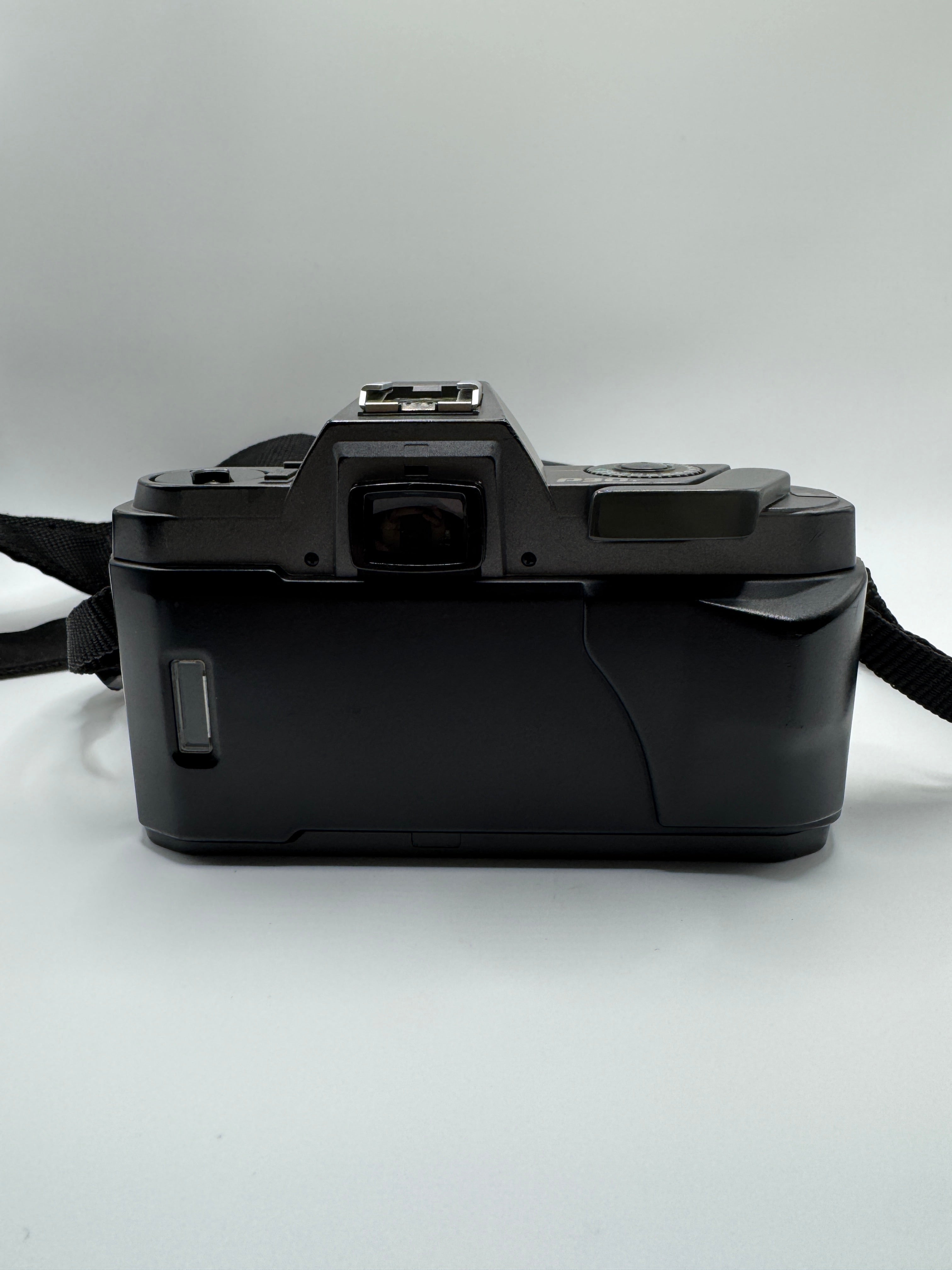 Pentax P30T 35mm Film Camera + Pentax 35–80mm f/4 Zoom Lens
Fully Tested | Excellent Condition | Ready to Shoot