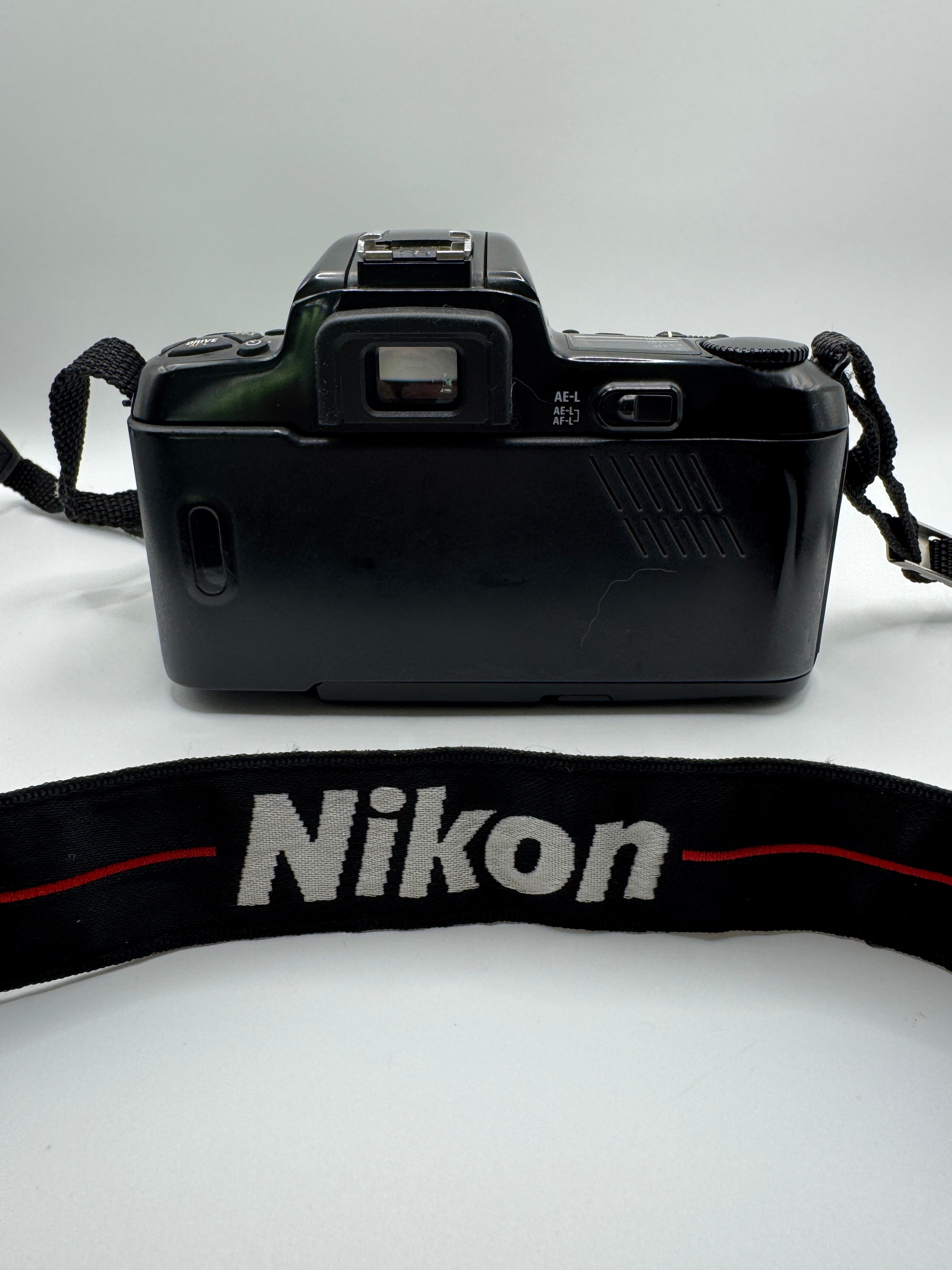 Nikon F-601 (N6006) 35mm Film Camera + AF Nikkor 35–70mm Lens
Fully Tested | Excellent Condition | Ready to Shoot