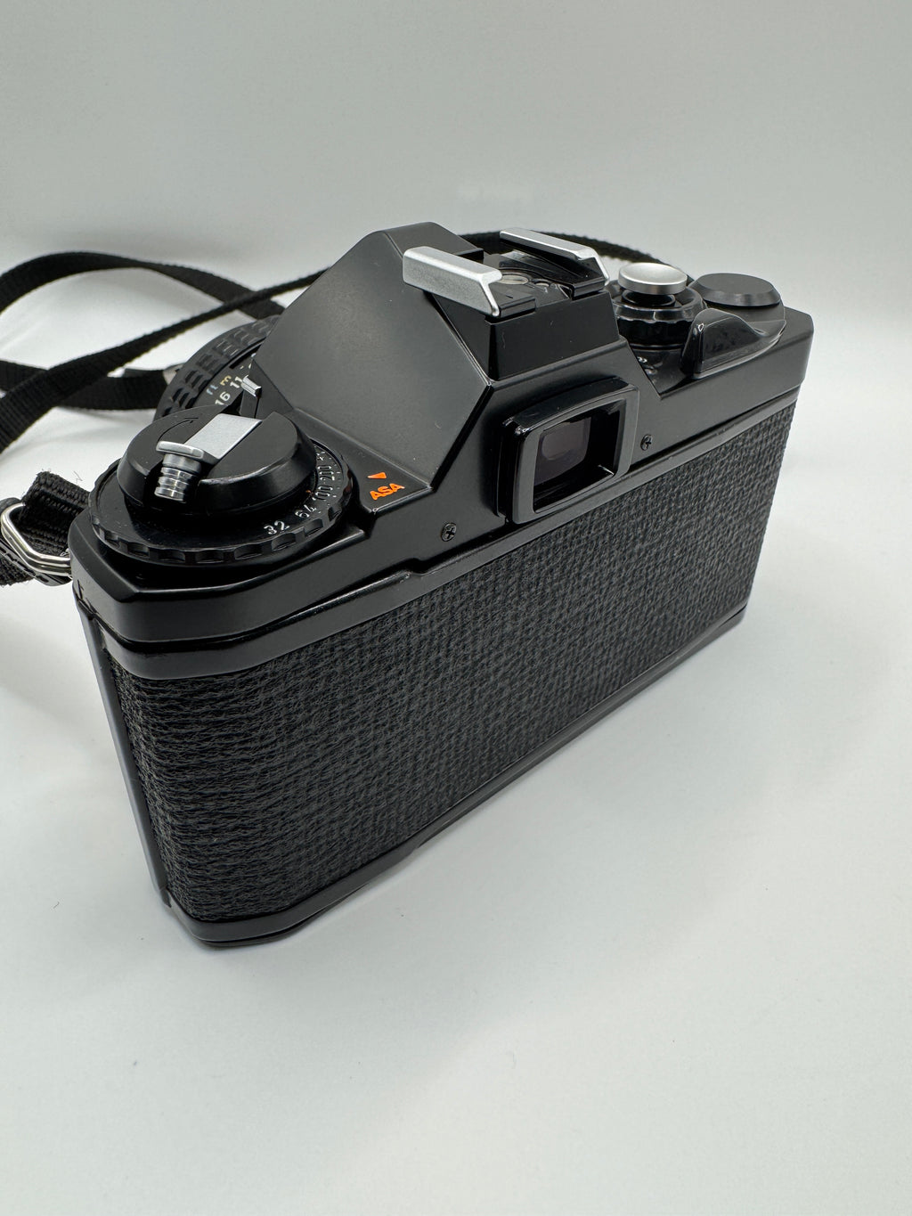 Pentax MV 35mm Film Camera + SMC Pentax-M 50mm f/2 Lens

Fully Tested | Fresh Batteries Included | Excellent Vintage Condition | Ready to Shoot