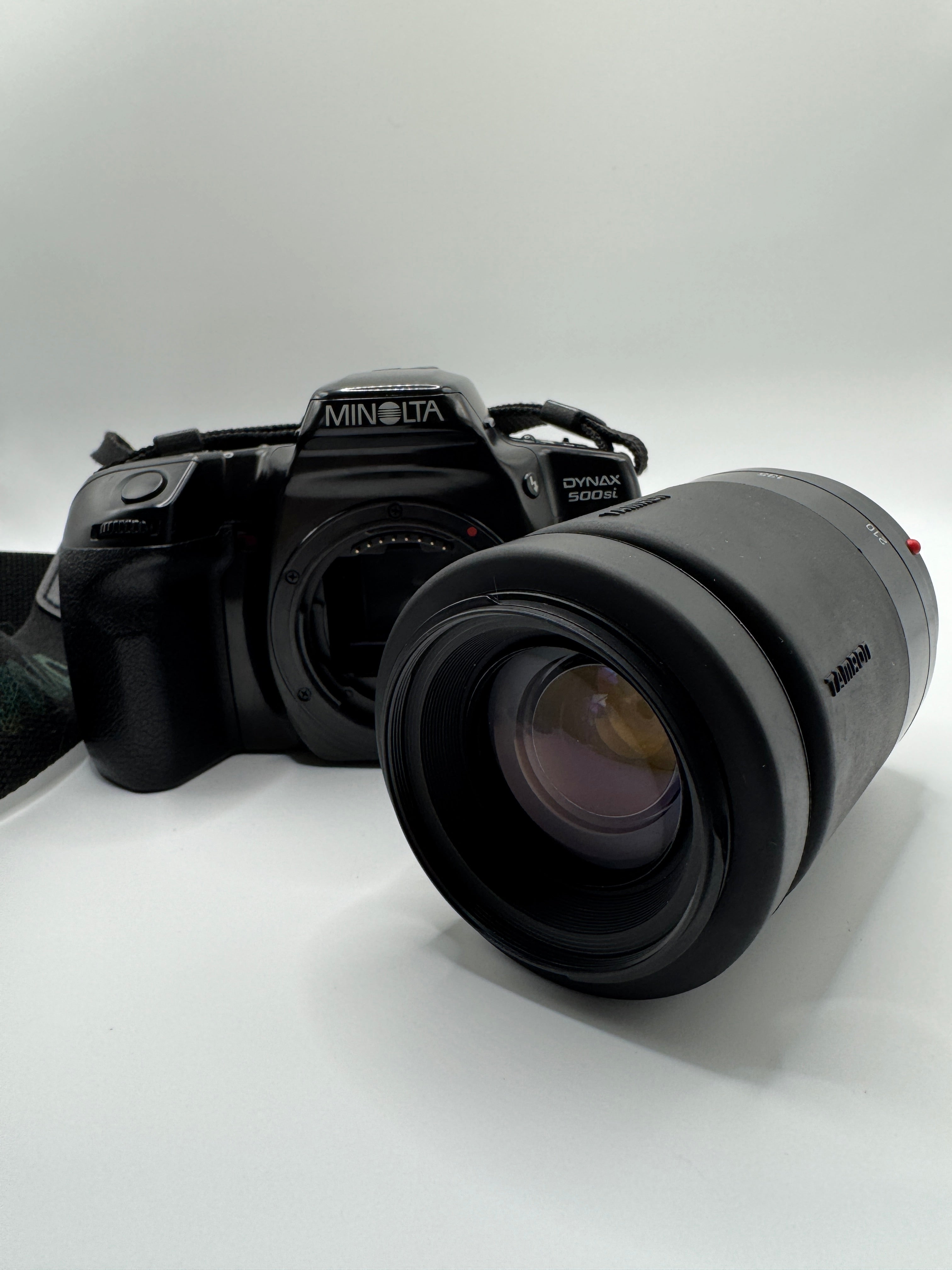 Minolta Dynax 500si 35mm Film Camera + Tamron 70–210mm Zoom Lens
Fully Tested | Excellent Condition | Ready to Shoot