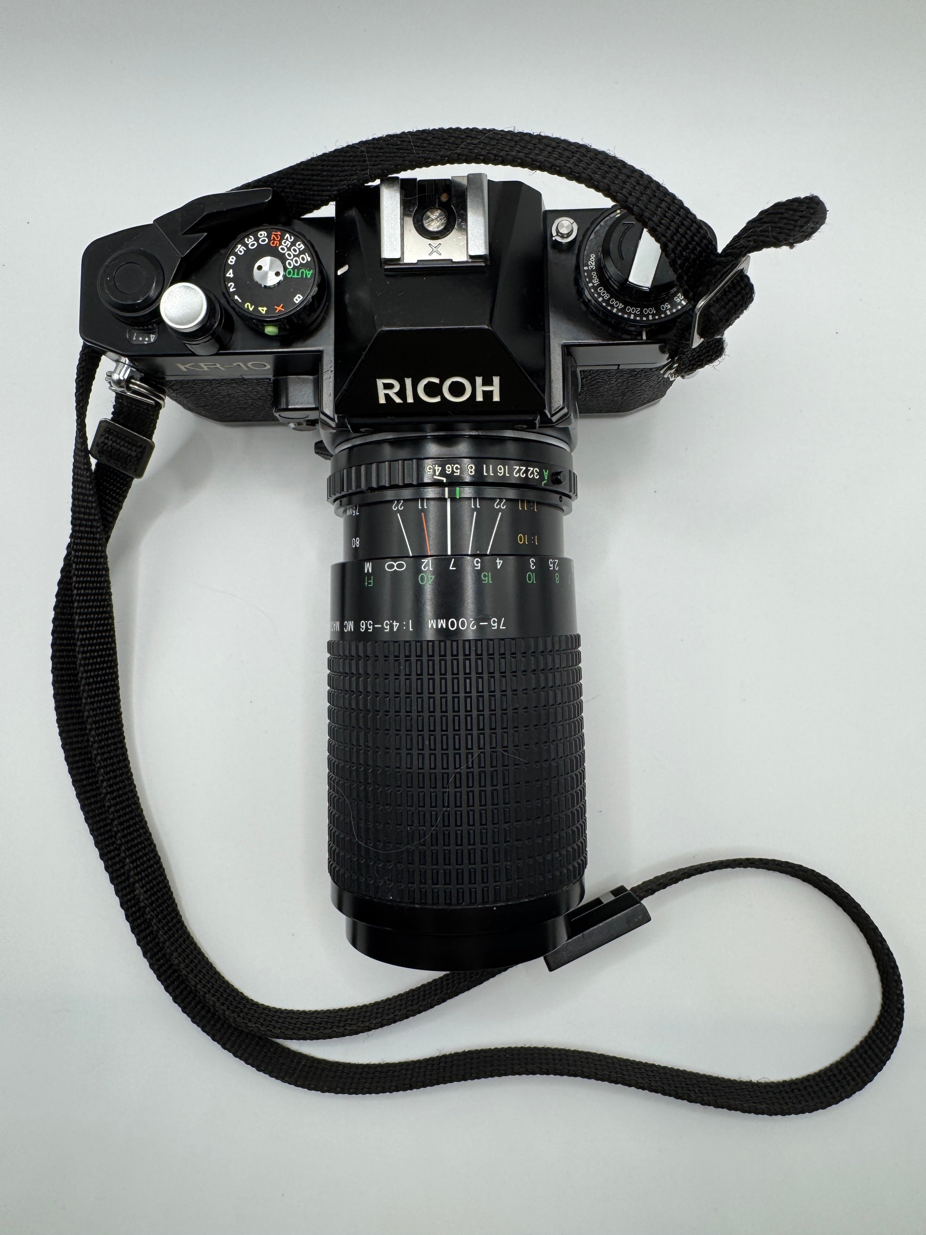 Ricoh KR-10 35mm Film Camera + Hanimex 75–200mm f/4.5–5.6 Zoom Lens (Boxed)
Fully Tested | Excellent Condition | Ready to Shoot
