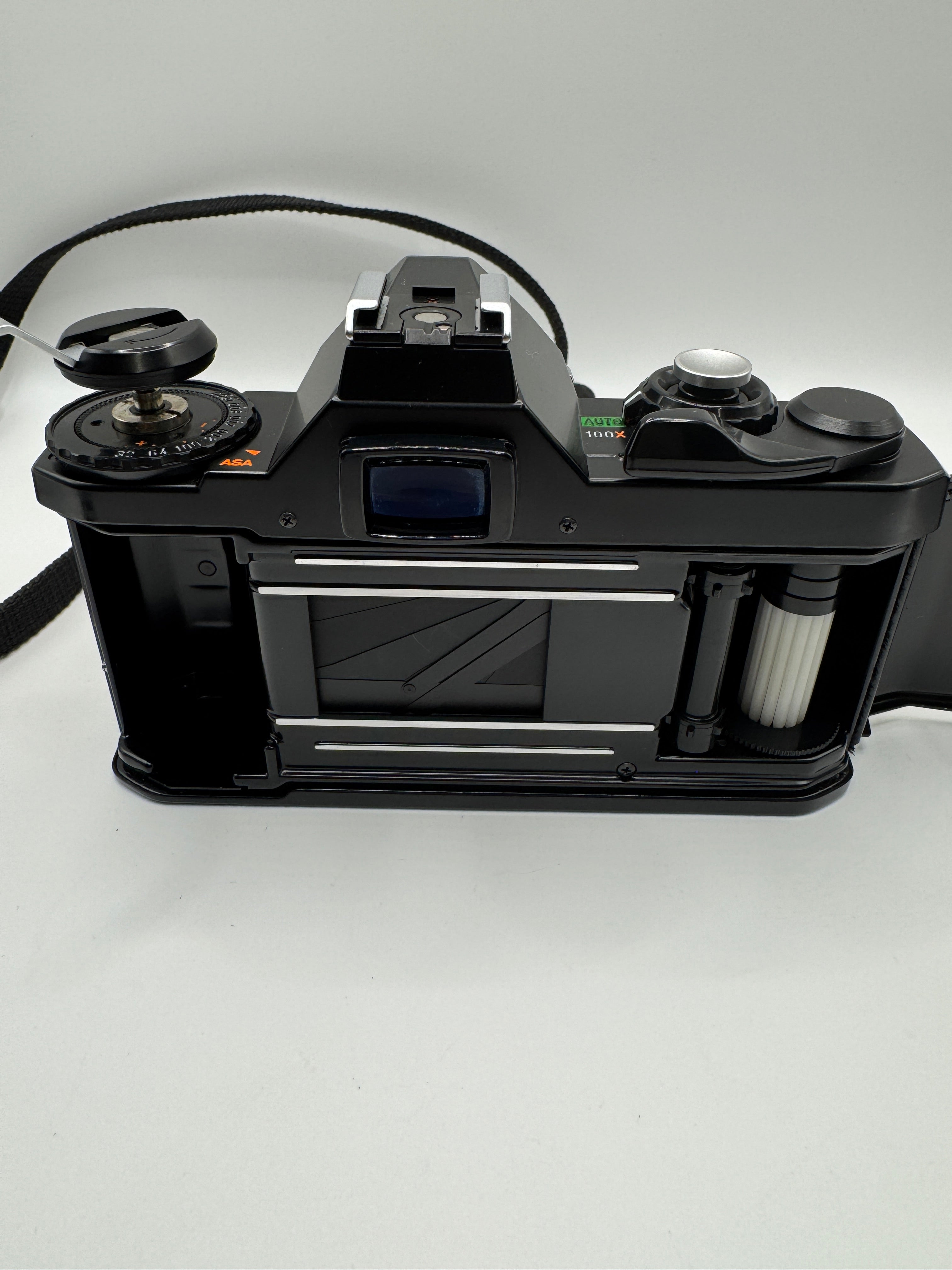 Pentax MV 35mm Film Camera + SMC Pentax-M 50mm f/2 Lens

Fully Tested | Fresh Batteries Included | Excellent Vintage Condition | Ready to Shoot