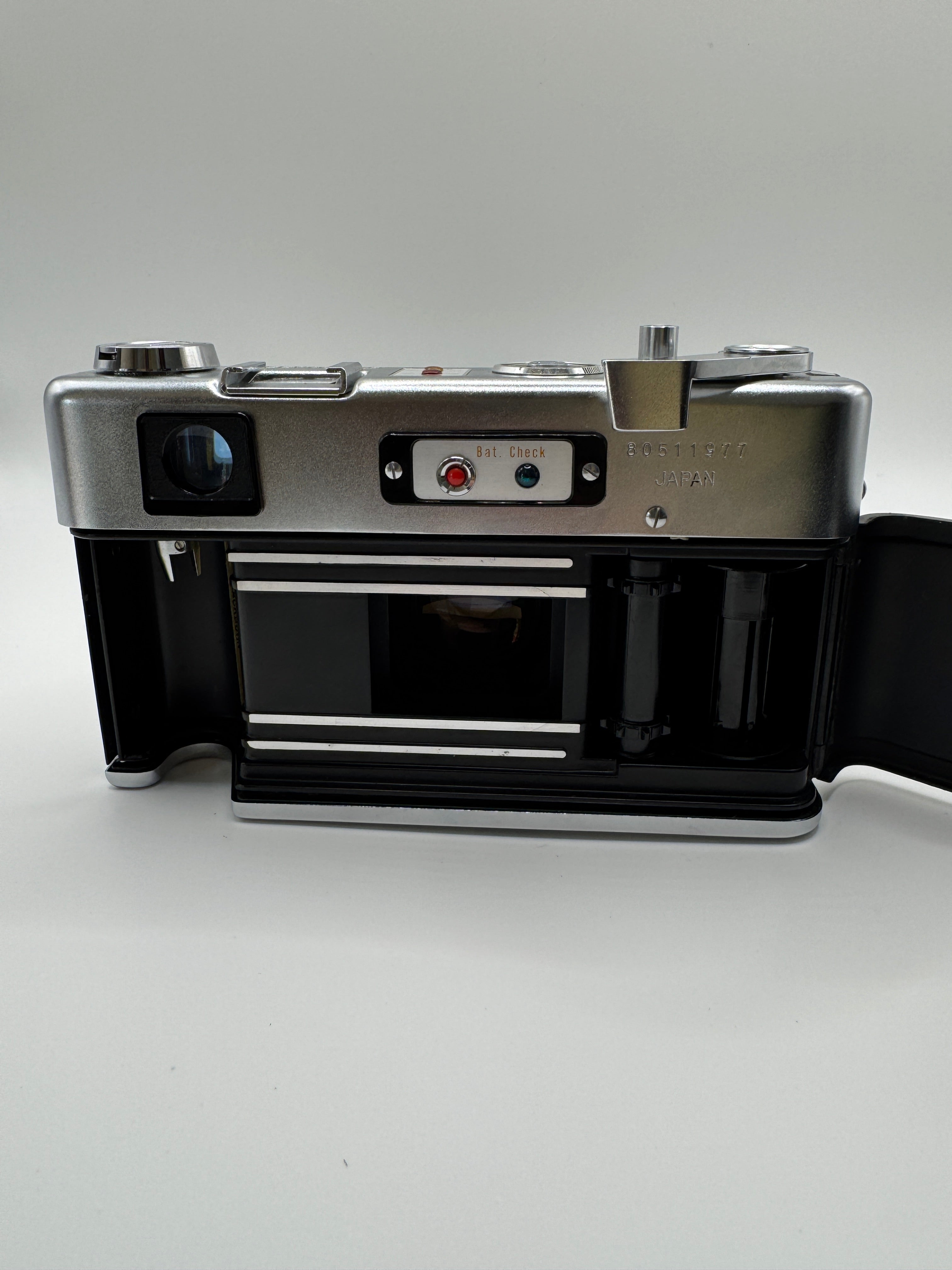 Yashica Electro 35 35mm Film Camera + Yashinon-DX 45mm f/1.7 Lens
Fully Tested | Excellent Condition | Ready to Shoot