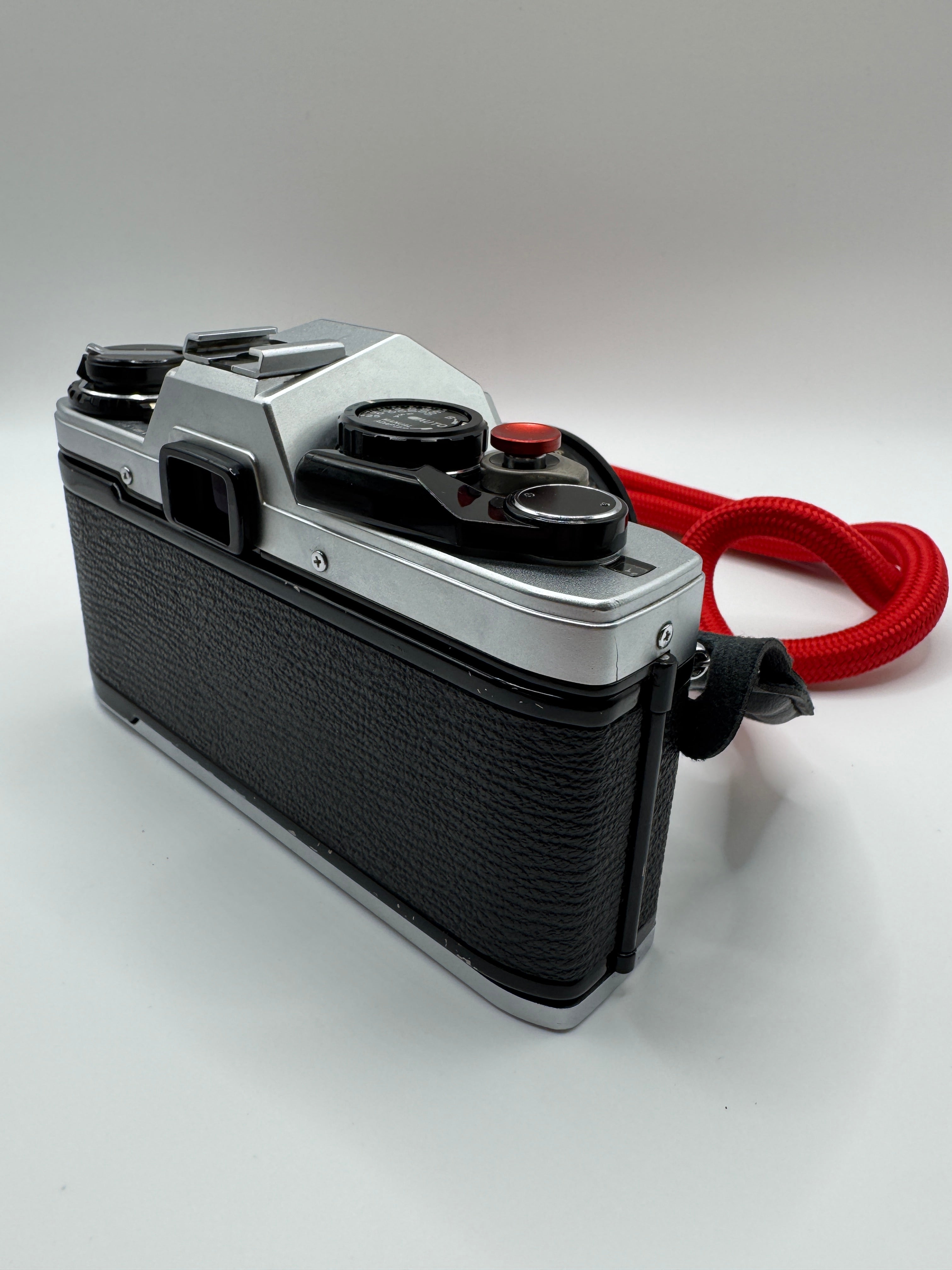 Olympus OM-10 35mm Film Camera + Zuiko Lens
Fully Tested | Excellent Condition | Ready to Shoot