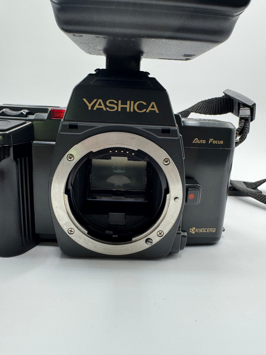 Yashica 230 Auto Focus 35mm Film Camera + Kyocera AF 35–70mm Lens + Philips Flash 25B Fully Tested | Excellent Condition | Complete Kit