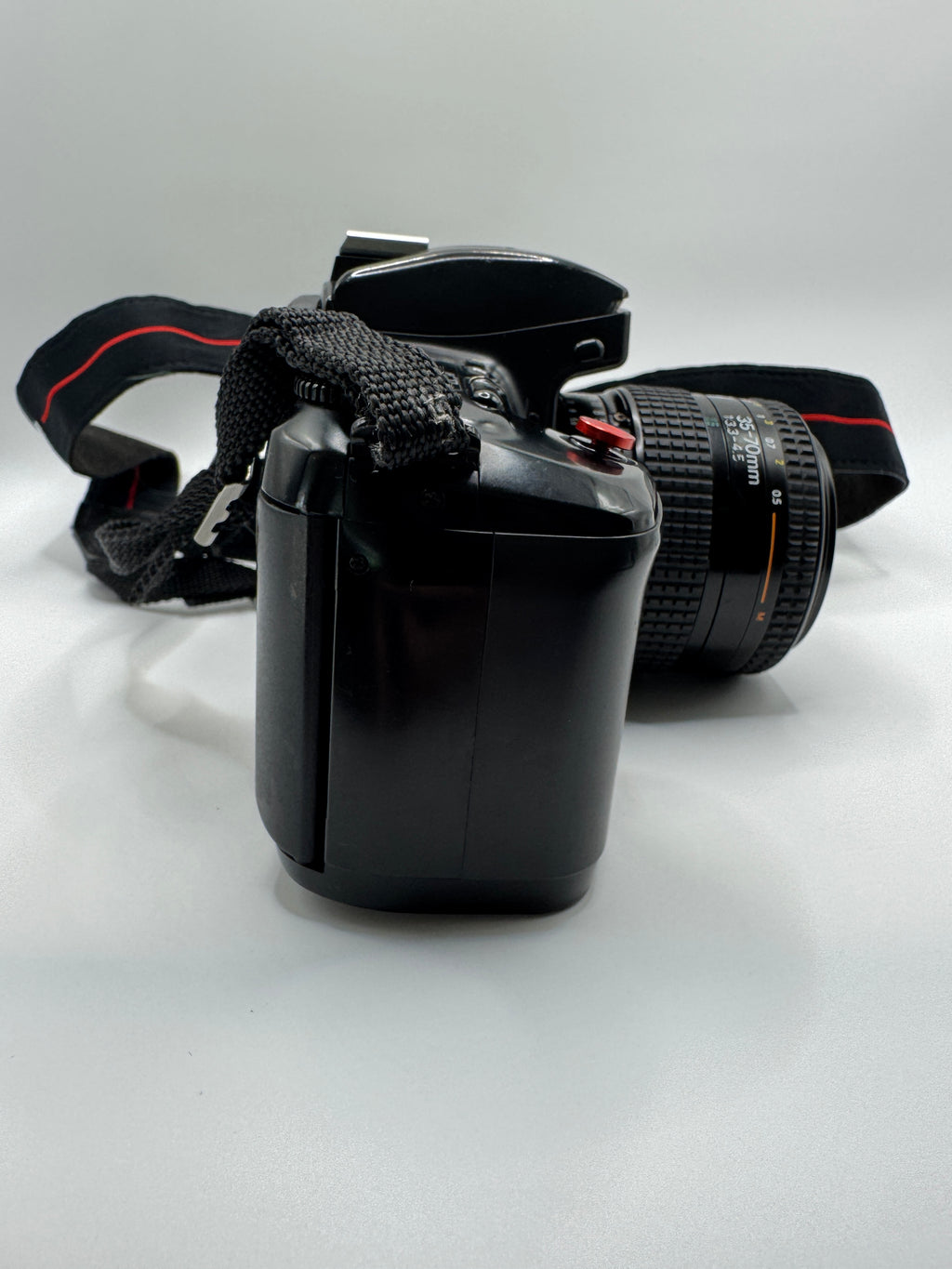 Nikon F-601 (N6006) 35mm Film Camera + AF Nikkor 35–70mm Lens
Fully Tested | Excellent Condition | Ready to Shoot