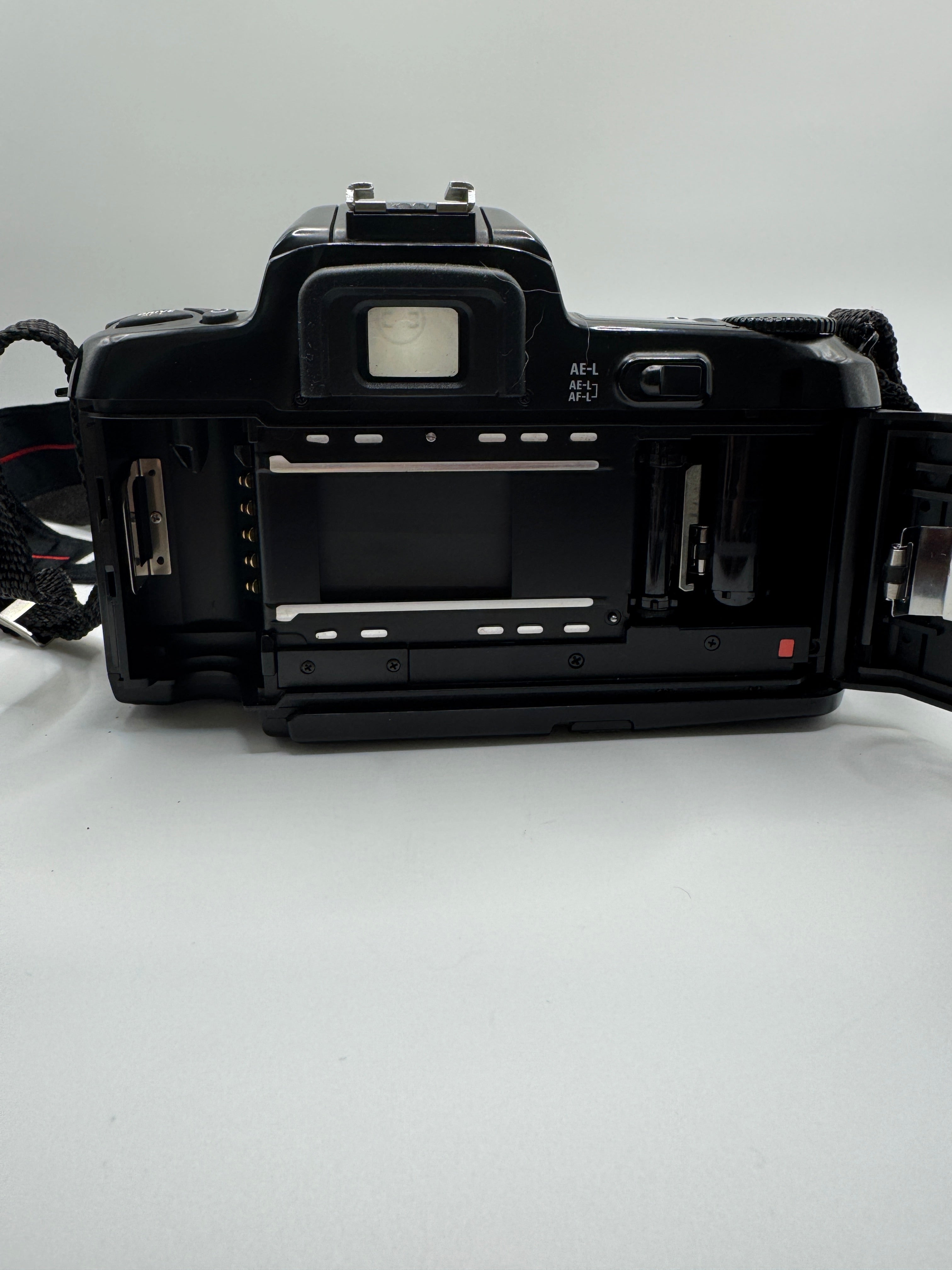Nikon F-601 (N6006) 35mm Film Camera + AF Nikkor 35–70mm Lens
Fully Tested | Excellent Condition | Ready to Shoot