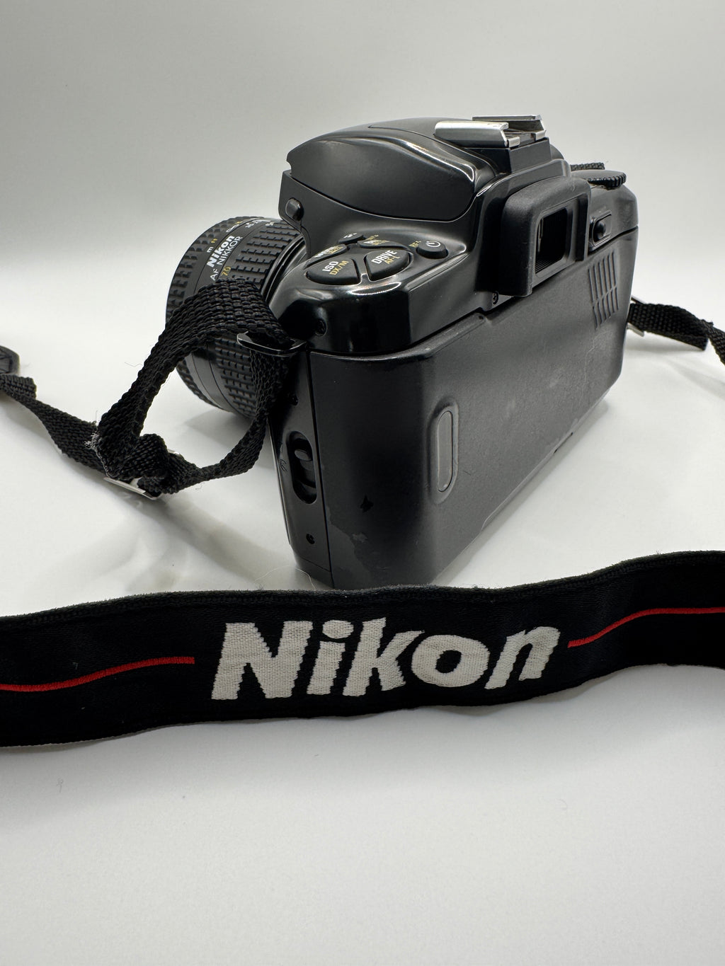 Nikon F-601 (N6006) 35mm Film Camera + AF Nikkor 35–70mm Lens
Fully Tested | Excellent Condition | Ready to Shoot