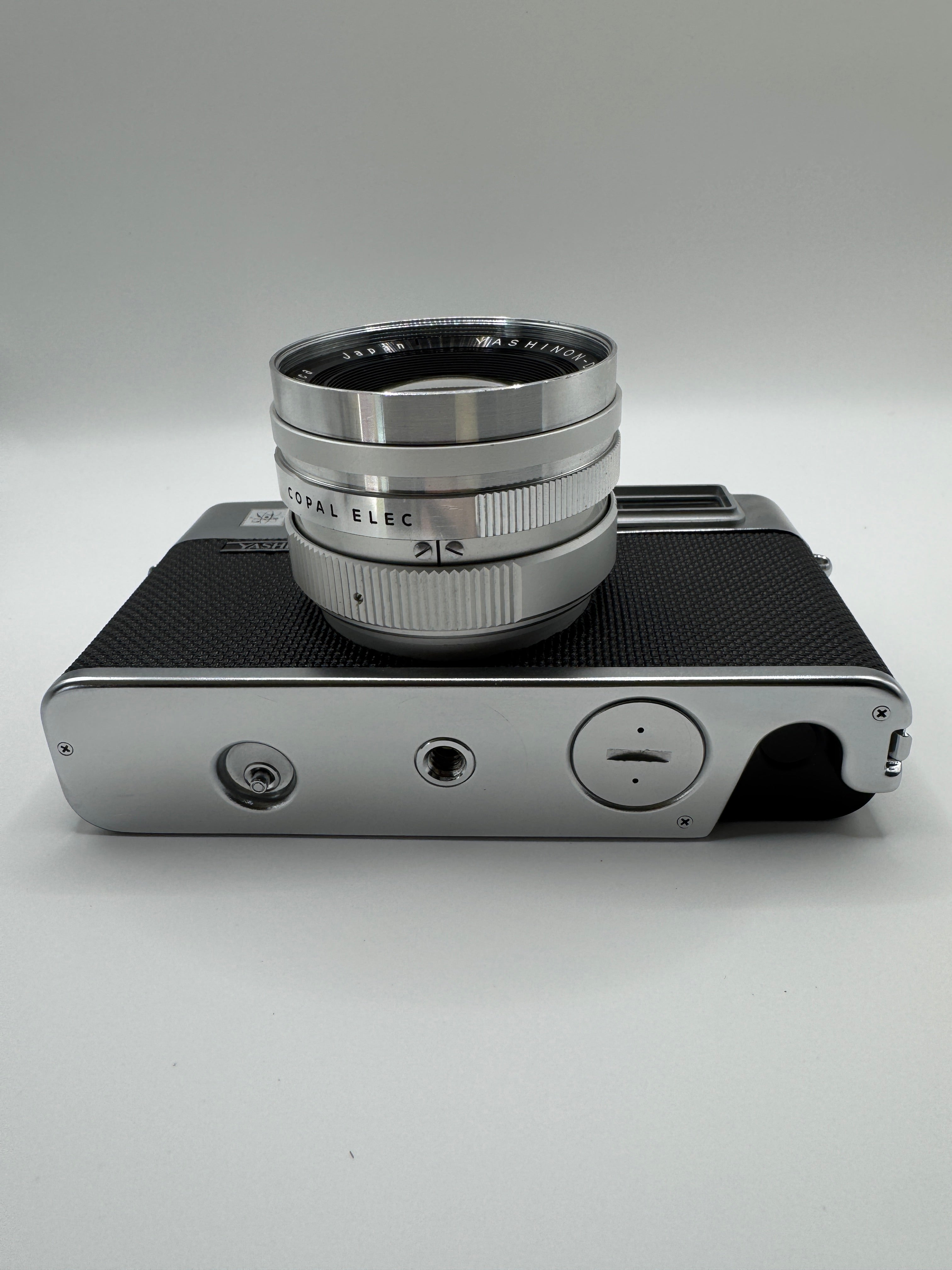 Yashica Electro 35 35mm Film Camera + Yashinon-DX 45mm f/1.7 Lens
Fully Tested | Excellent Condition | Ready to Shoot