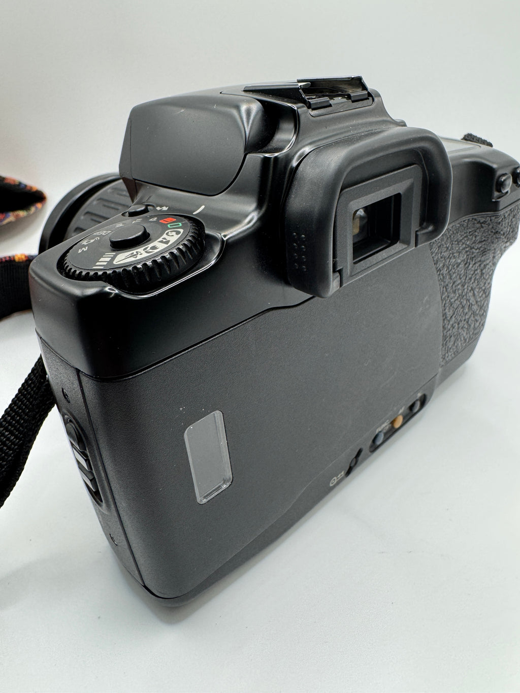 Canon EOS 10 35mm Film Camera + Canon EF 35–105mm Zoom Lens Fully Tested | Fresh Batteries Included | Excellent Condition | Ready to Shoot
