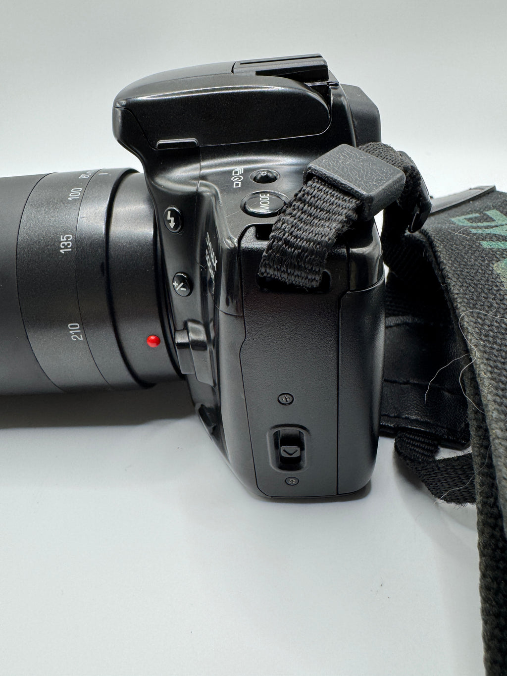 Minolta Dynax 500si 35mm Film Camera + Tamron 70–210mm Zoom Lens
Fully Tested | Excellent Condition | Ready to Shoot