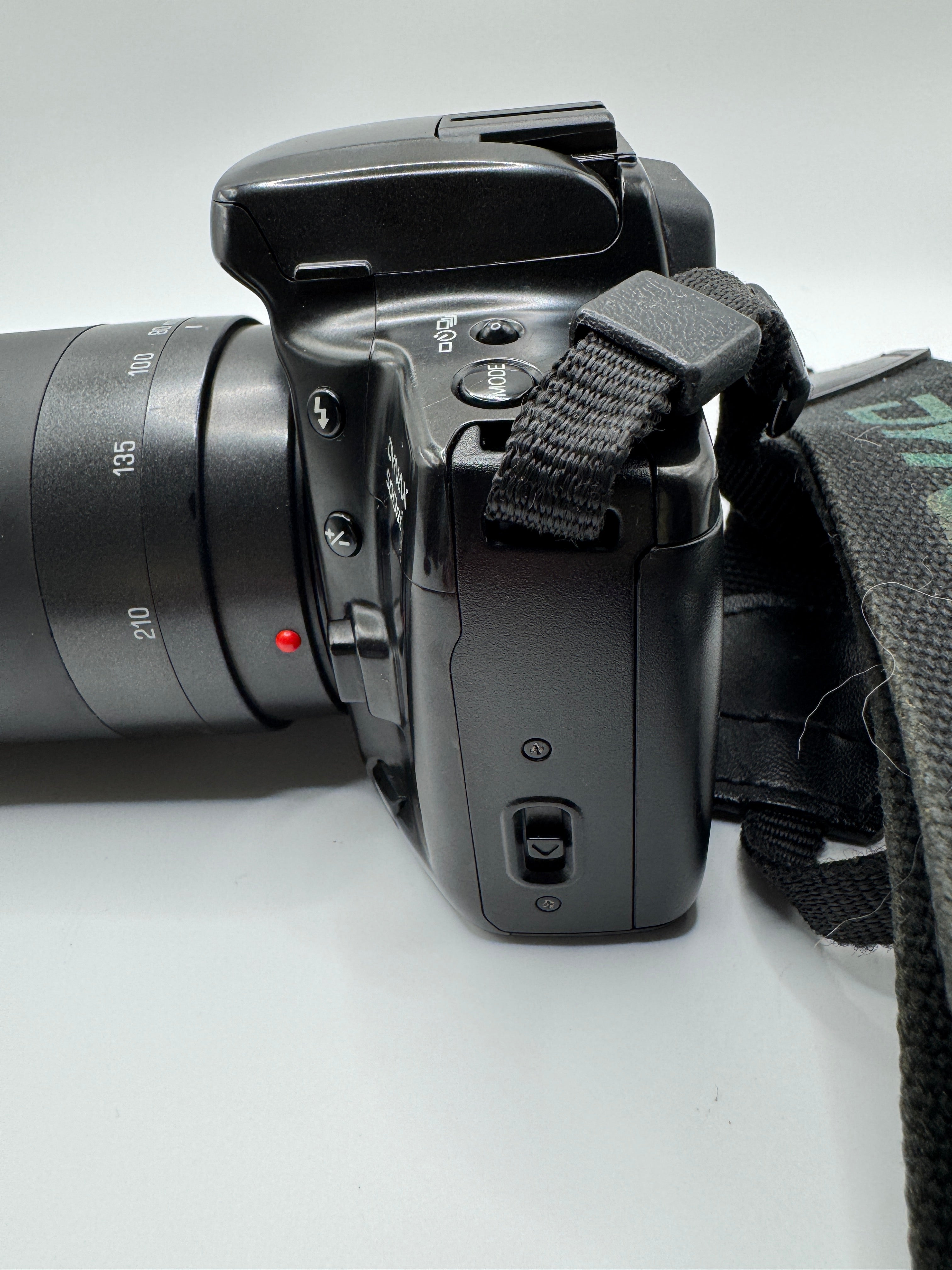 Minolta Dynax 500si 35mm Film Camera + Tamron 70–210mm Zoom Lens
Fully Tested | Excellent Condition | Ready to Shoot