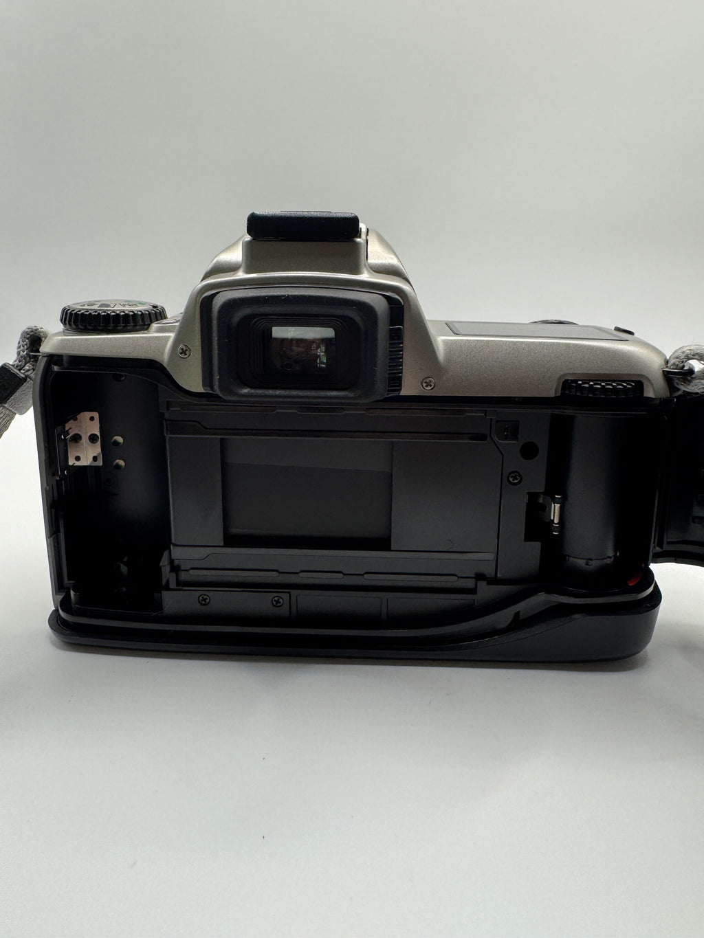 Nikon F65 (N65) 35mm Film Camera + Nikon 28–80mm Zoom Lens
Fully Tested | Excellent Condition | Ready to Shoot