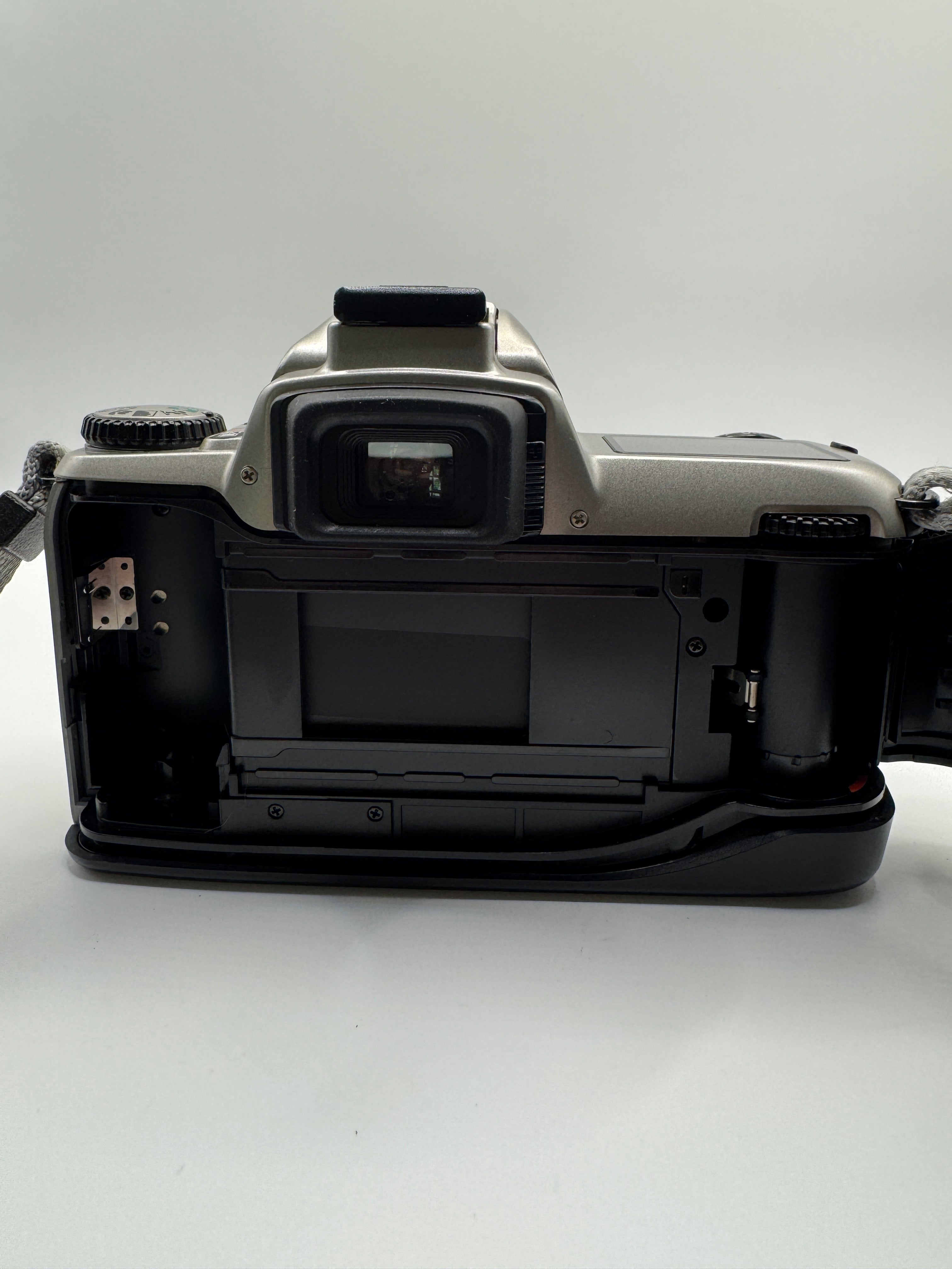 Nikon F65 (N65) 35mm Film Camera + Nikon 28–80mm Zoom Lens
Fully Tested | Excellent Condition | Ready to Shoot