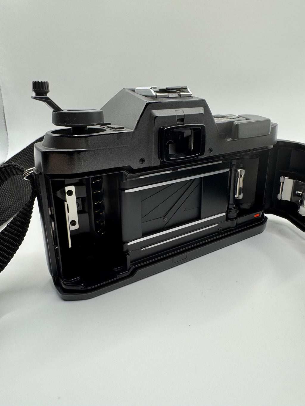 Pentax P30T 35mm Film Camera + Pentax 35–80mm f/4 Zoom Lens
Fully Tested | Excellent Condition | Ready to Shoot