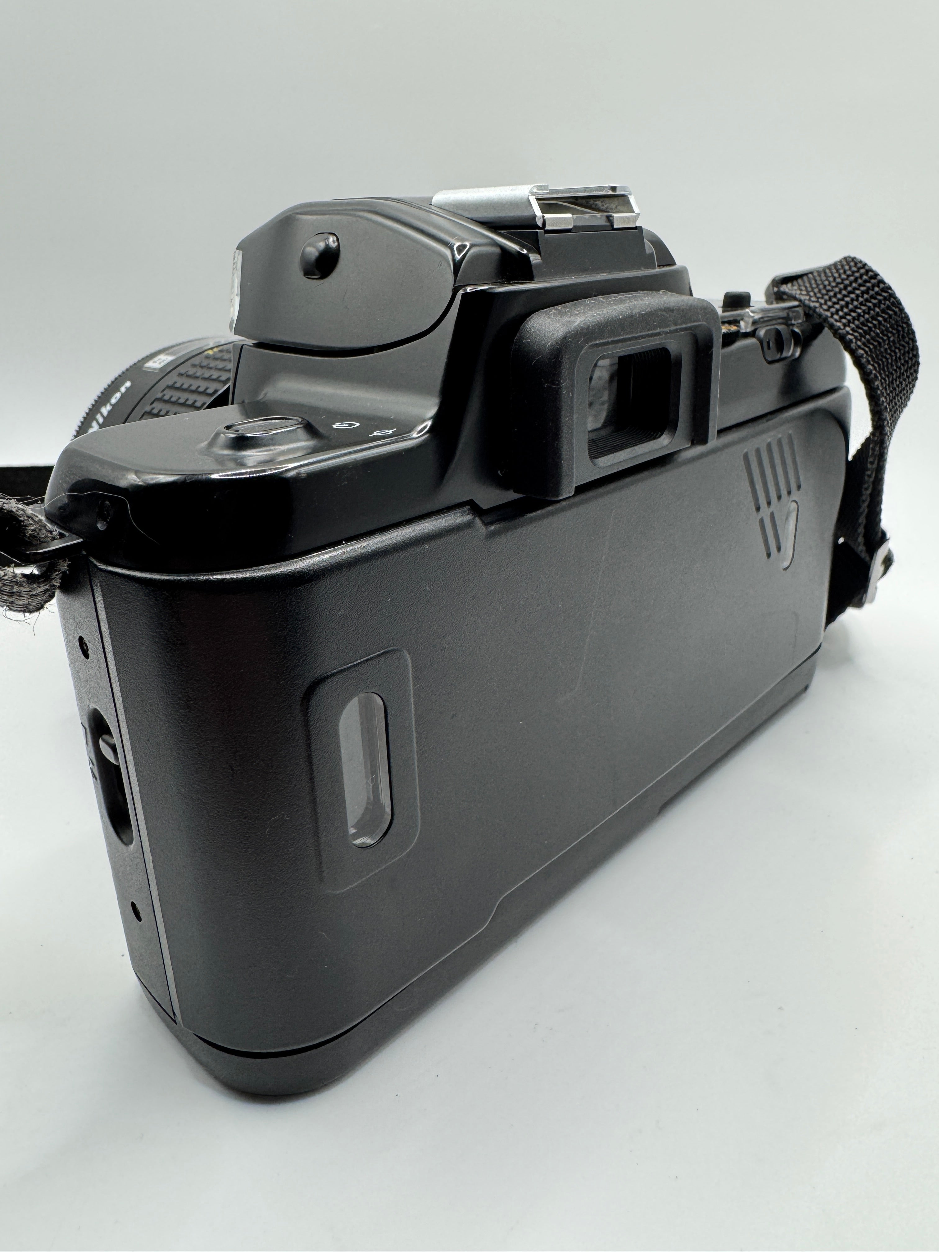 Nikon F-401S 35mm Film Camera with AF Nikkor 35–70mm Lens