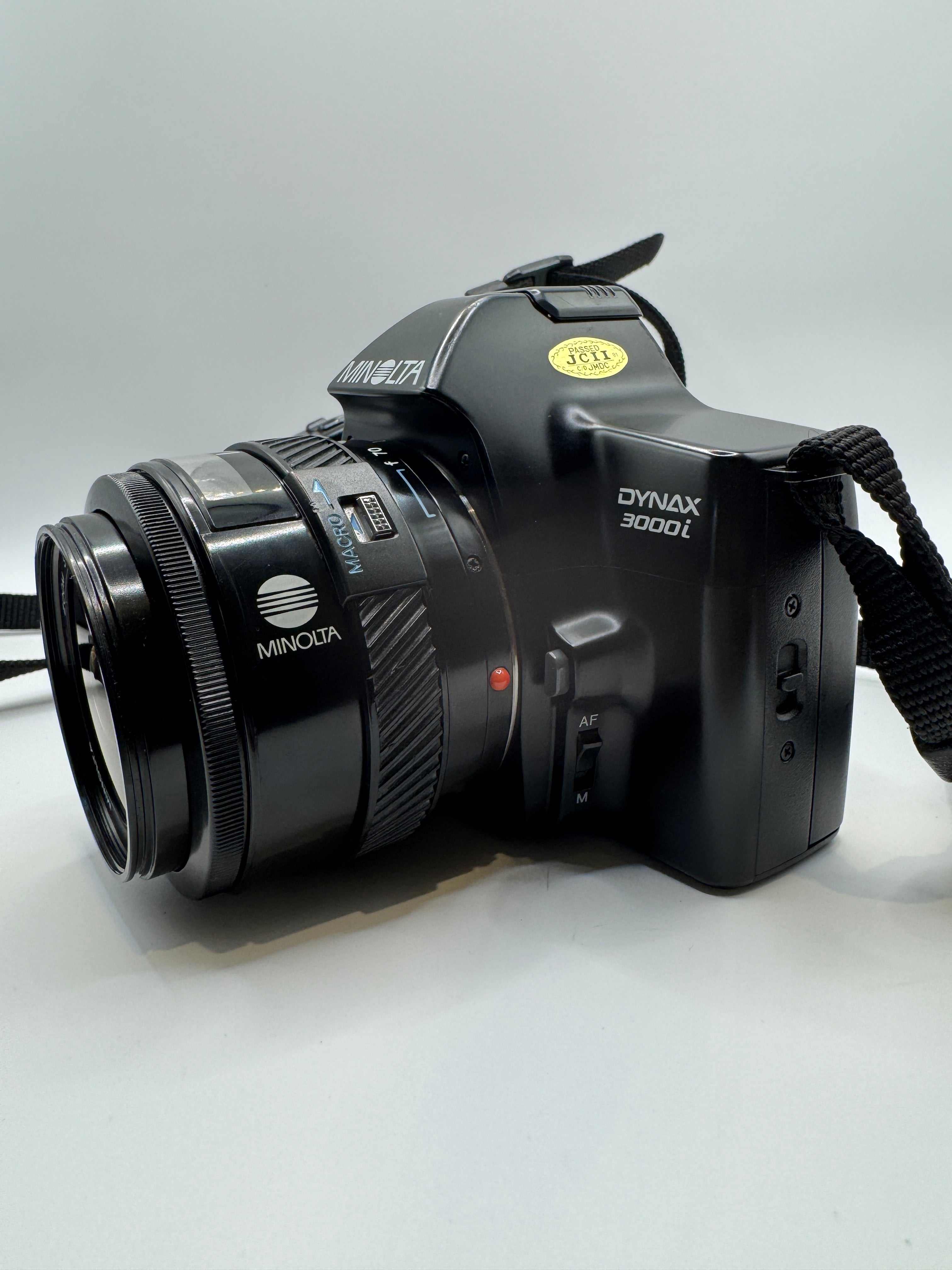 Minolta Dynax 3000i 35mm Film Camera + Minolta AF 35–70mm Zoom Lens
Fully Tested | Excellent Condition | Ready to Shoot